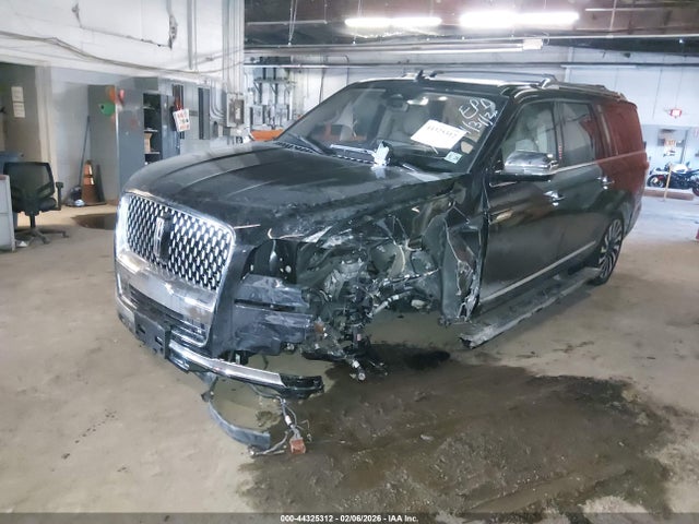 5LMJJ3TG8PEL09877 Lincoln Navigator Black Label L