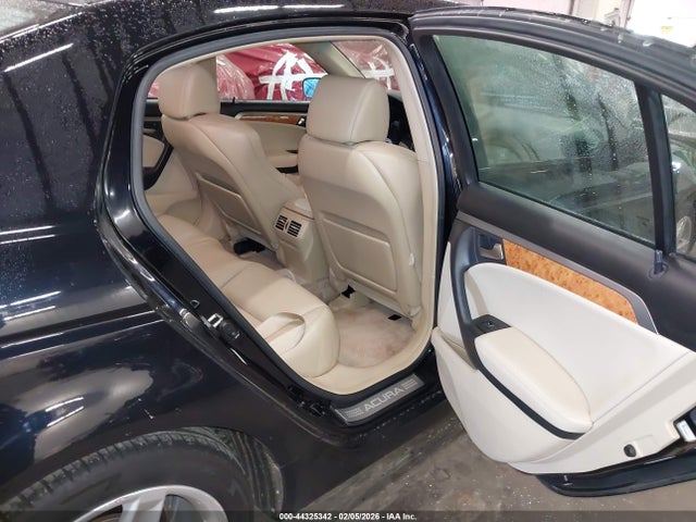 44325342 :رقم المزاد ، 19UUA66225A015368 vin ، 2005 Acura Tl مزاد بيع