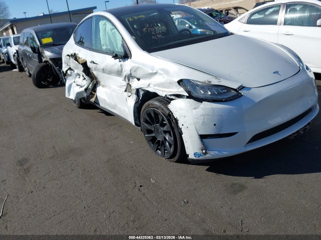 2021 TESLA MODEL Y 5YJYGDEE6MF090644 Photo 0