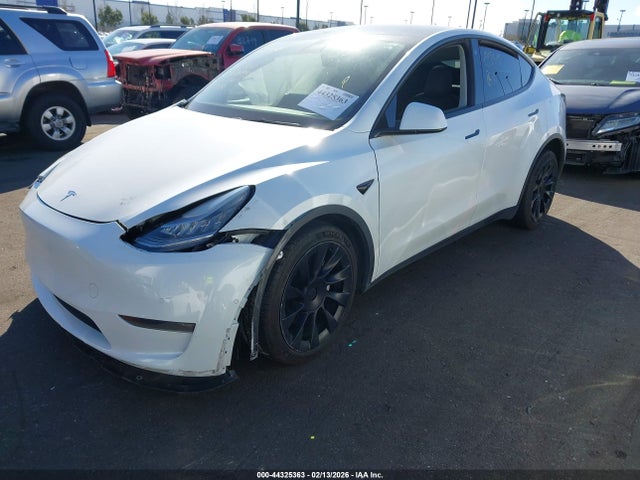 2021 TESLA MODEL Y 5YJYGDEE6MF090644 Photo 1