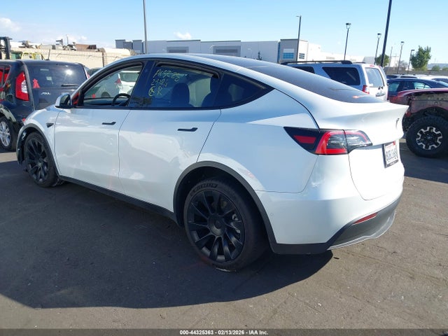 2021 TESLA MODEL Y 5YJYGDEE6MF090644 Photo 2