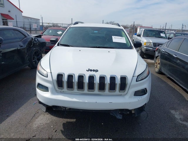 1C4PJLAB0HW535917 Jeep Cherokee Altitude Fwd