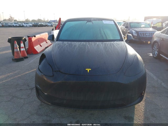 5YJYGDED4MF123194 Tesla Model Y Standard Range Rear-wheel Drive