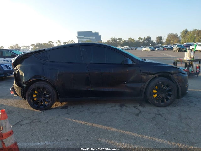 5YJYGDED4MF123194 Tesla Model Y Standard Range Rear-wheel Drive