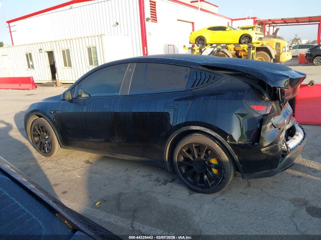 5YJYGDED4MF123194 Tesla Model Y Standard Range Rear-wheel Drive