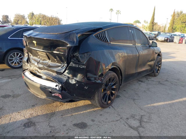 5YJYGDED4MF123194 Tesla Model Y Standard Range Rear-wheel Drive