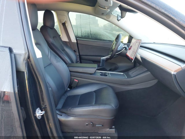 5YJYGDED4MF123194 Tesla Model Y Standard Range Rear-wheel Drive