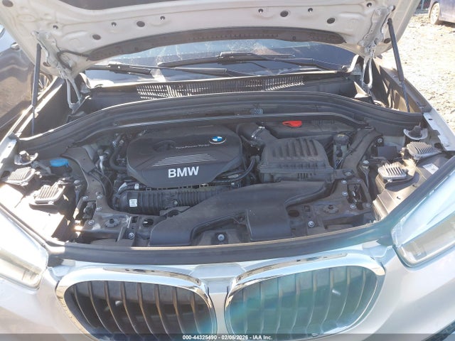 2016 BMW X1 WBXHT3C38G5E51570 Photo 9