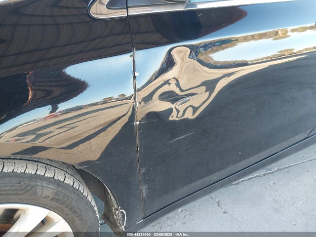 44325560 :رقم المزاد ، 1C3CCCAG6FN731615 vin ، 2015 Chrysler 200 Limited مزاد بيع