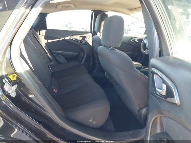 44325560 :رقم المزاد ، 1C3CCCAG6FN731615 vin ، 2015 Chrysler 200 Limited مزاد بيع