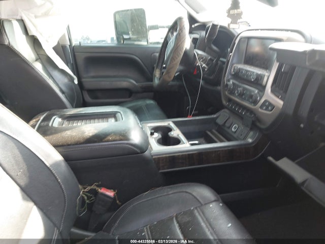 44325586 :رقم المزاد ، 1GT12UE85GF183357 vin ، 2016 Gmc Sierra 2500hd Denali مزاد بيع