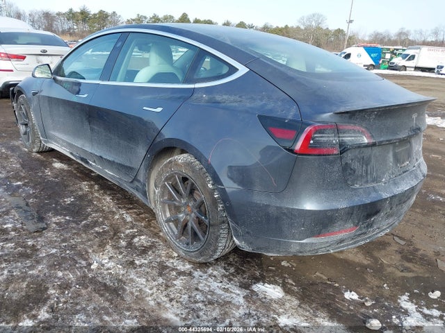 2018 TESLA MODEL 3 5YJ3E1EB1JF183958 Photo 2