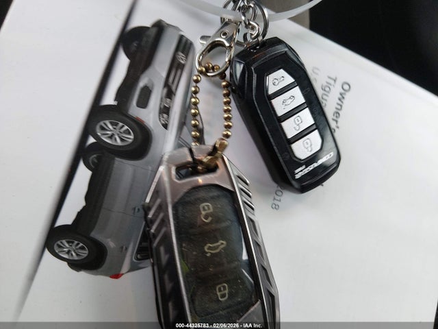 Продаж на аукціоні авто 2018 Volkswagen Tiguan Limited 2.0t, vin: WVGBV7AX4JK003323, номер лоту: 44325783
