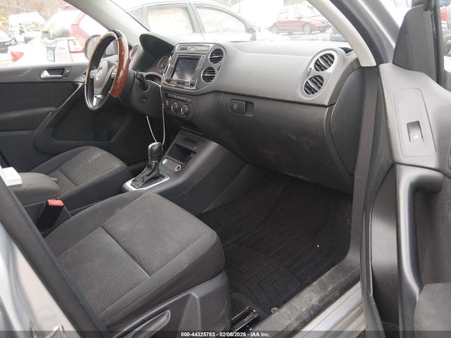 Продаж на аукціоні авто 2018 Volkswagen Tiguan Limited 2.0t, vin: WVGBV7AX4JK003323, номер лоту: 44325783