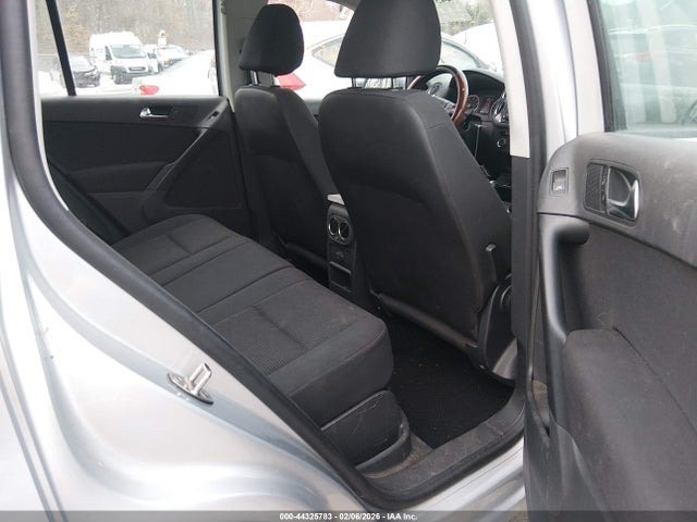 Продаж на аукціоні авто 2018 Volkswagen Tiguan Limited 2.0t, vin: WVGBV7AX4JK003323, номер лоту: 44325783
