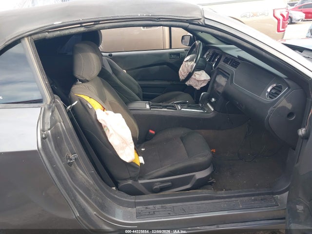 1ZVBP8EM9E5208545 Ford Mustang V6