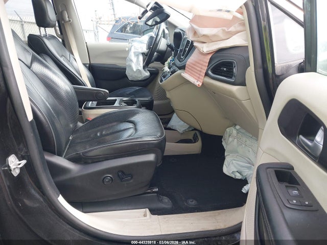 2020 CHRYSLER PACIFICA 2C4RC1GG0LR109219 Photo 4