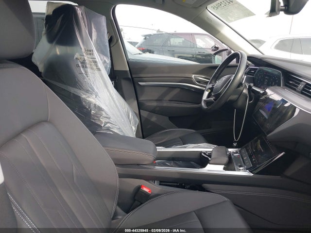 2024 AUDI Q8 E-TRON WA14AAGE0RB012568 Photo 4