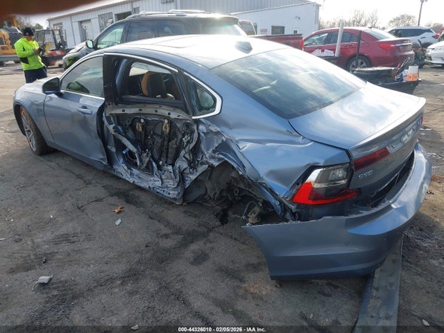 2018 VOLVO S90 LVY982MK5JP035481 Photo 2