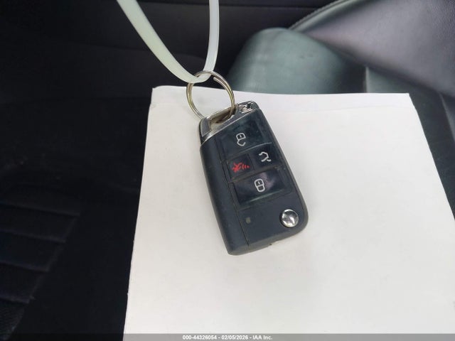 WVWVF7AU4HW075789 Volkswagen Golf R 4-door W/dcc Navigation
