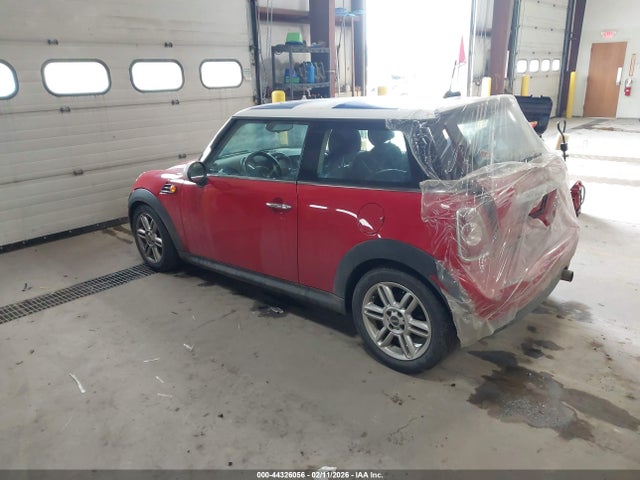 2012 MINI COOPER WMWSU3C58CT263858 Photo 2