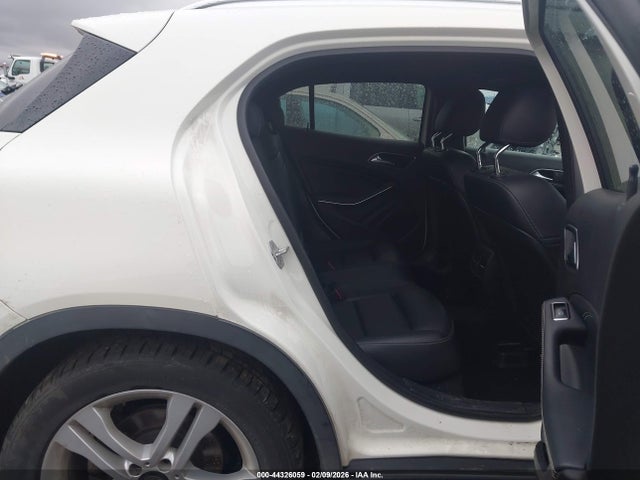 WDCTG4GB7JJ463931 Mercedes-Benz Gla 250 4matic
