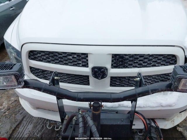44326077 :رقم المزاد ، 1C6RR7FT2KS517421 vin ، 2019 Ram 1500 Classic Express  4x4 6'4 Box مزاد بيع