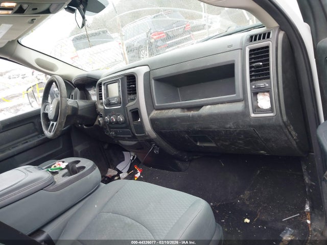 44326077 :رقم المزاد ، 1C6RR7FT2KS517421 vin ، 2019 Ram 1500 Classic Express  4x4 6'4 Box مزاد بيع