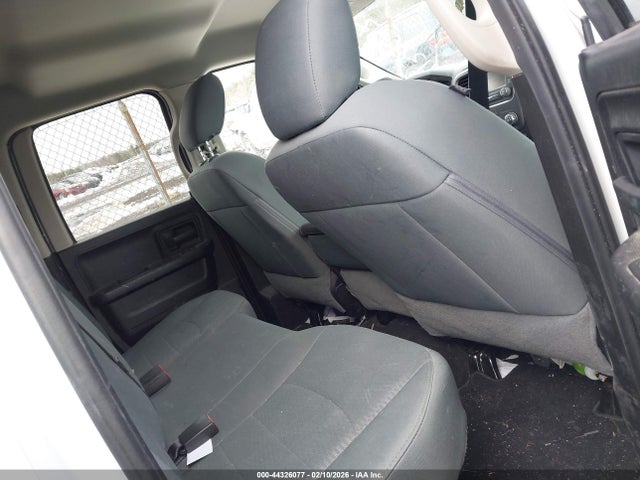 44326077 :رقم المزاد ، 1C6RR7FT2KS517421 vin ، 2019 Ram 1500 Classic Express  4x4 6'4 Box مزاد بيع