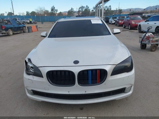2011 Bmw 740i მანქანა იყიდება აუქციონზე, vin: WBAKA4C51BC612677, აუქციონის ნომერი: 44326261