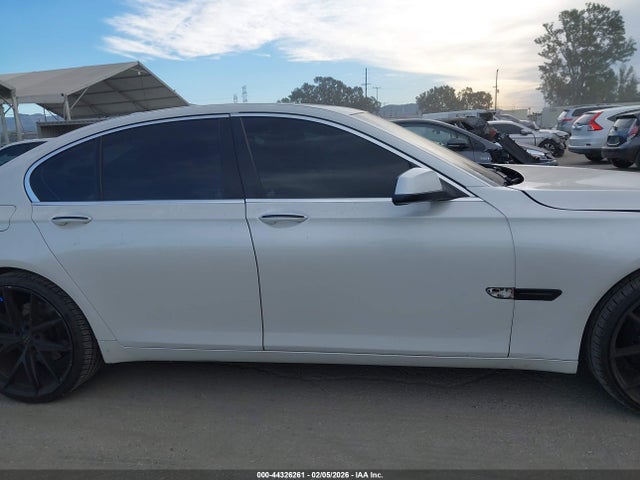 2011 Bmw 740i მანქანა იყიდება აუქციონზე, vin: WBAKA4C51BC612677, აუქციონის ნომერი: 44326261