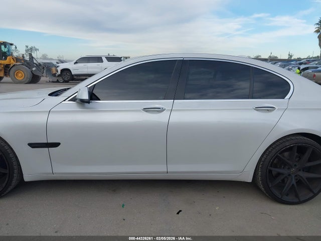 2011 Bmw 740i მანქანა იყიდება აუქციონზე, vin: WBAKA4C51BC612677, აუქციონის ნომერი: 44326261