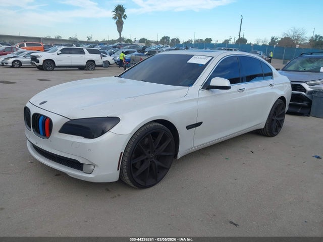 2011 BMW 740I WBAKA4C51BC612677 Photo 1