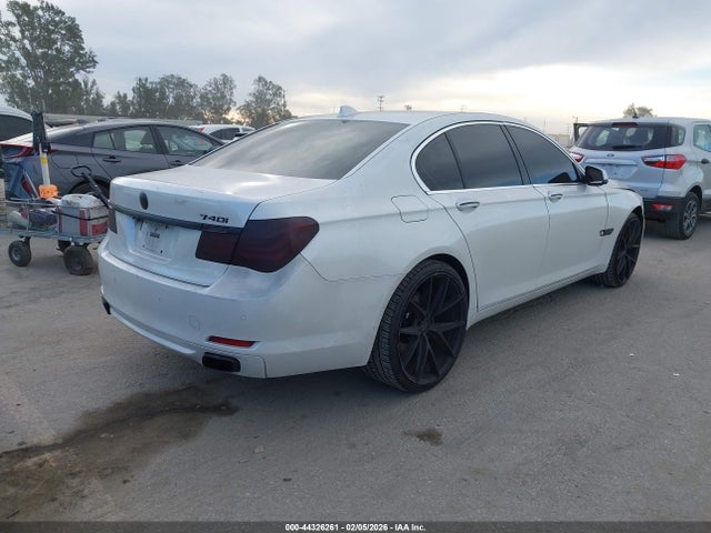 2011 BMW 740I WBAKA4C51BC612677 Photo 3