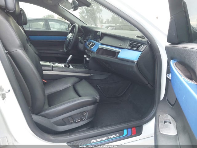 2011 BMW 740I WBAKA4C51BC612677 Photo 4