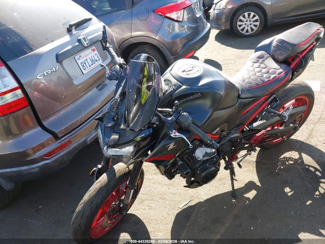 ML5ZRDF19MDA46569 Kawasaki Zr900 F