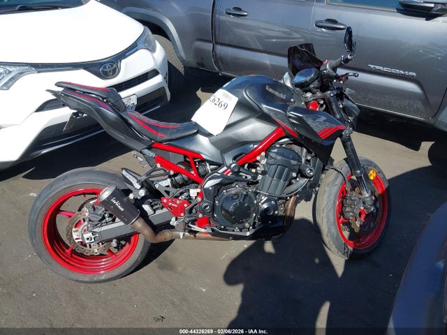 ML5ZRDF19MDA46569 Kawasaki Zr900 F