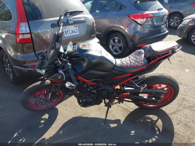 ML5ZRDF19MDA46569 Kawasaki Zr900 F
