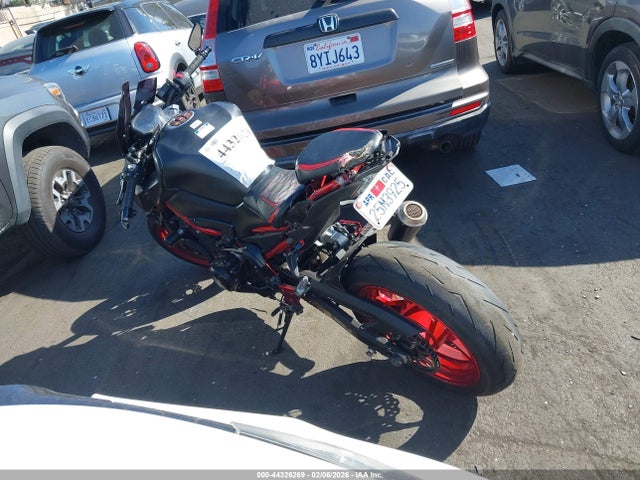 ML5ZRDF19MDA46569 Kawasaki Zr900 F