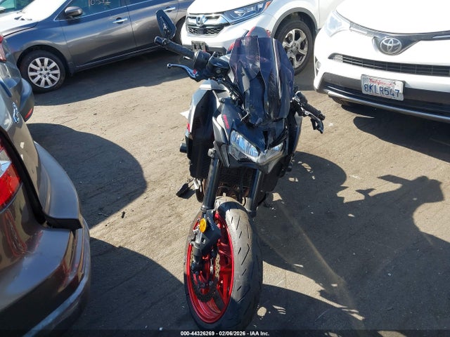 ML5ZRDF19MDA46569 Kawasaki Zr900 F