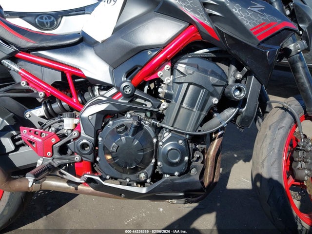 ML5ZRDF19MDA46569 Kawasaki Zr900 F