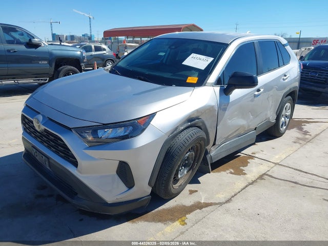 Toyota RAV4 LE 2022 2T3H1RFV6NC190253 Image 2