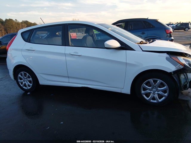 44326550 :رقم المزاد ، KMHCT5AE5DU138185 vin ، 2013 Hyundai Accent Gs مزاد بيع