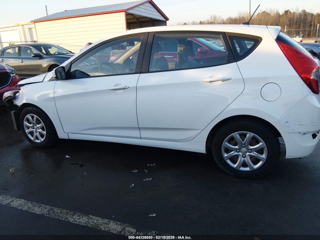44326550 :رقم المزاد ، KMHCT5AE5DU138185 vin ، 2013 Hyundai Accent Gs مزاد بيع