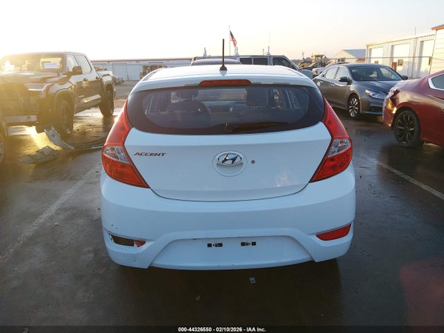 44326550 :رقم المزاد ، KMHCT5AE5DU138185 vin ، 2013 Hyundai Accent Gs مزاد بيع
