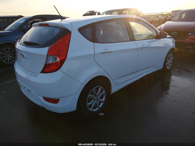 44326550 :رقم المزاد ، KMHCT5AE5DU138185 vin ، 2013 Hyundai Accent Gs مزاد بيع