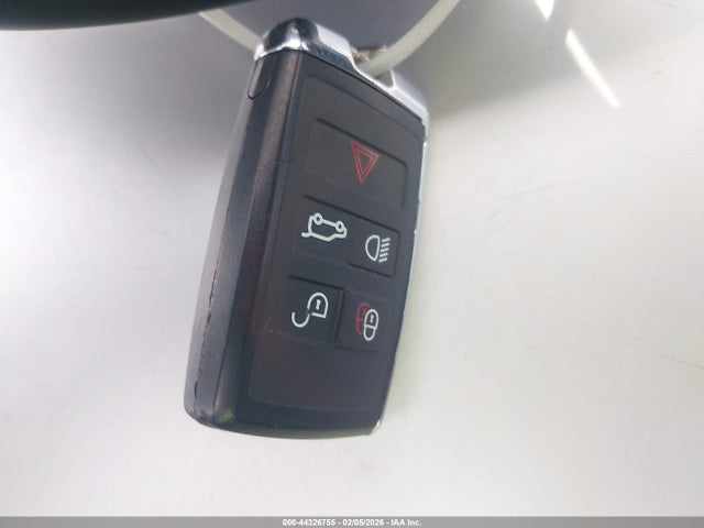 2019 JAGUAR E-PACE SADFJ2FX1K1Z67726 Photo 10