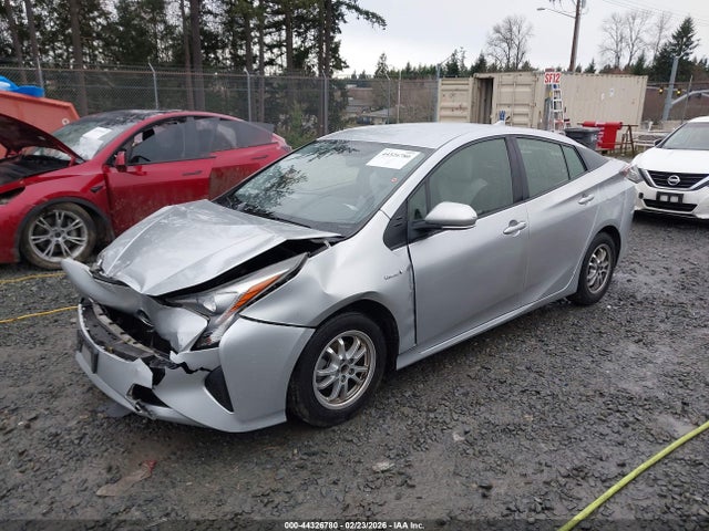 Toyota Prius Two 2016 JTDKBRFUXG3018550 Image 2