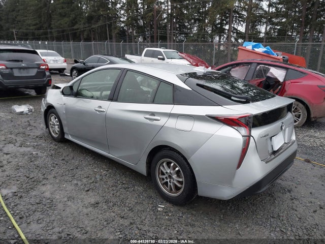 Toyota Prius Two 2016 JTDKBRFUXG3018550 Image 3