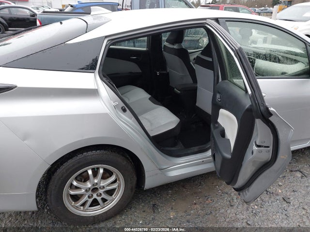 Toyota Prius Two 2016 JTDKBRFUXG3018550 Image 8